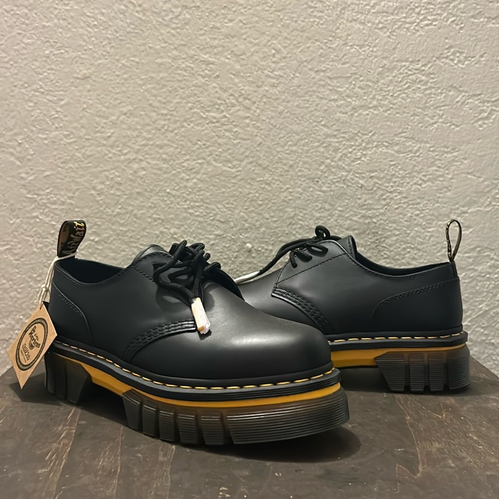 Dr. Martens SoftWair US 10 NWT